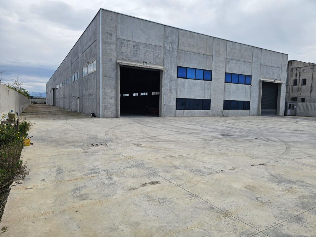 Shitet ose Jepet me Qera Kapanon ne Autostraden Tiran Durres