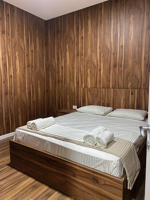 Jepet me Qera: Apartament 1+1 + vendparkim me Hyrje dhe Oborr Privat – Kopshti Zoologjik