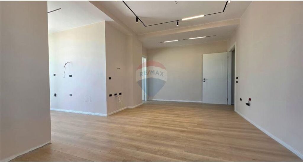 🏡 Penthouse / Papafingo për Shitje – Lungomare, Vlorë