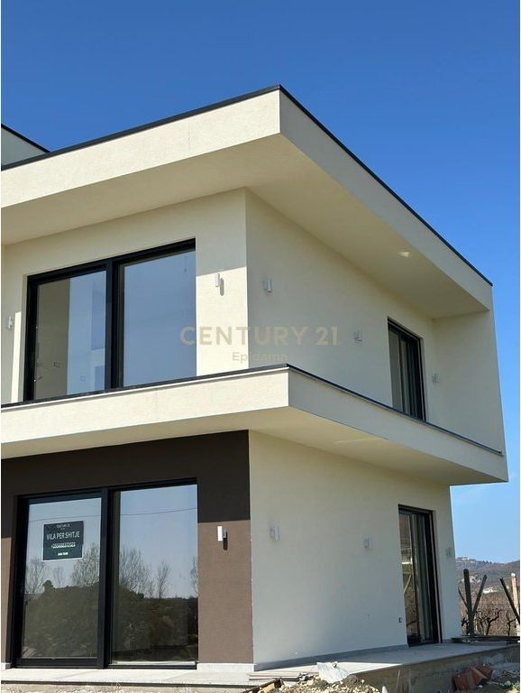 EKSLUZIVE! SHITET VILE INDIVIDUALE ME PISHINE NE GJIRIN E LALZIT! 340.000€