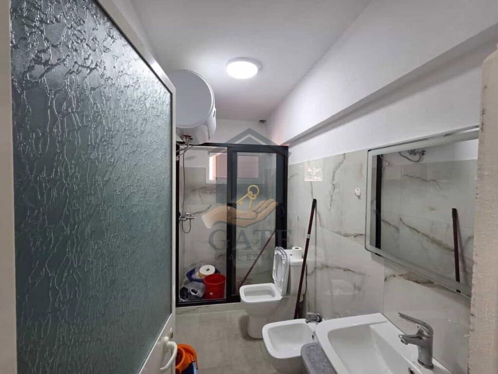 Jepet me qera, Apartament 1+1 pranë Shkollës Eftali Koçi