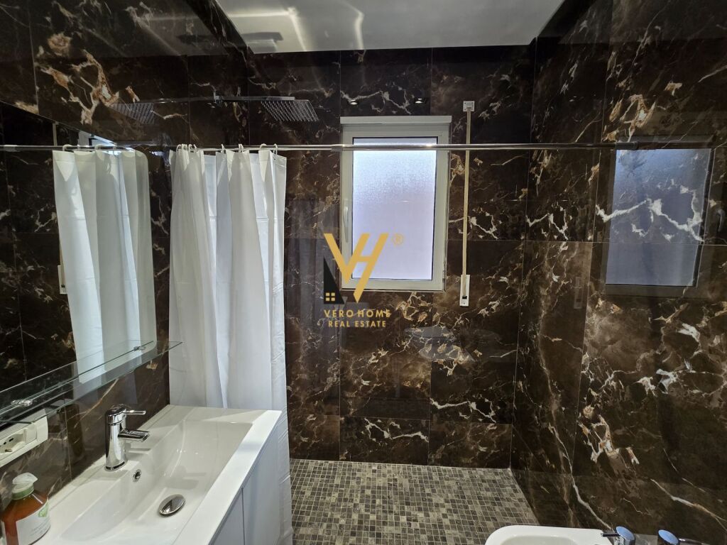 SHITET APARTAMENT 2+1+2 TE KOPSHTI BOTANIK 210.000 EURO