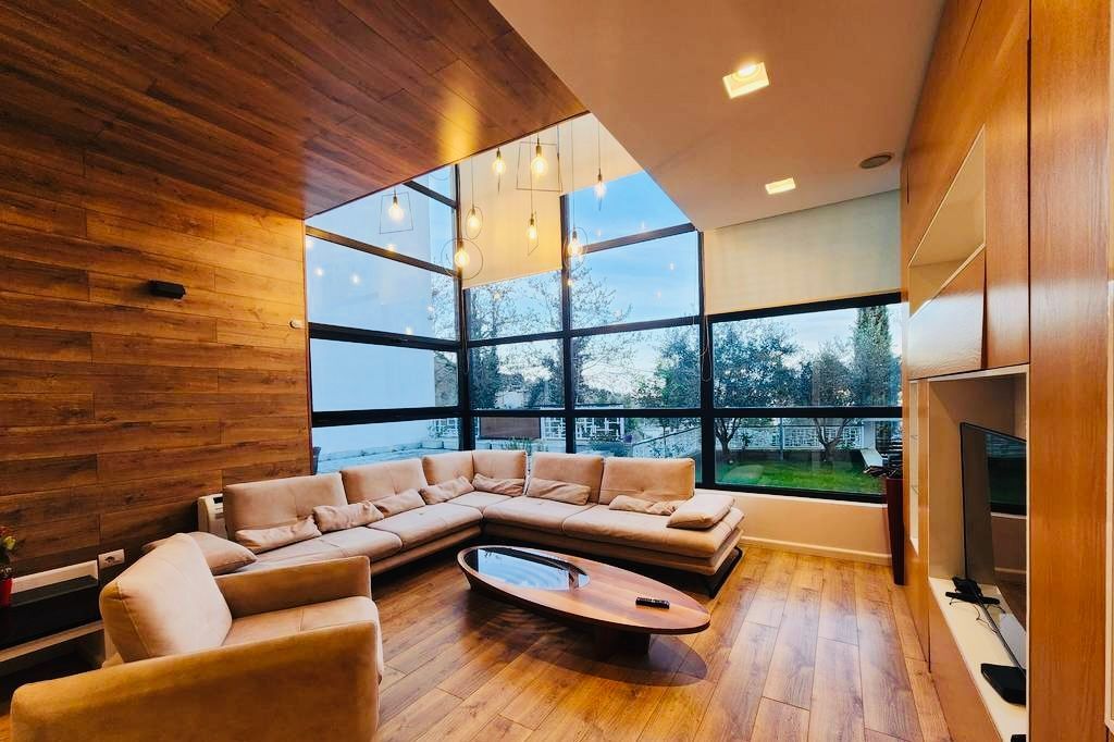 VILLA CON PISCINA IN AFFITTO A TEG!!!