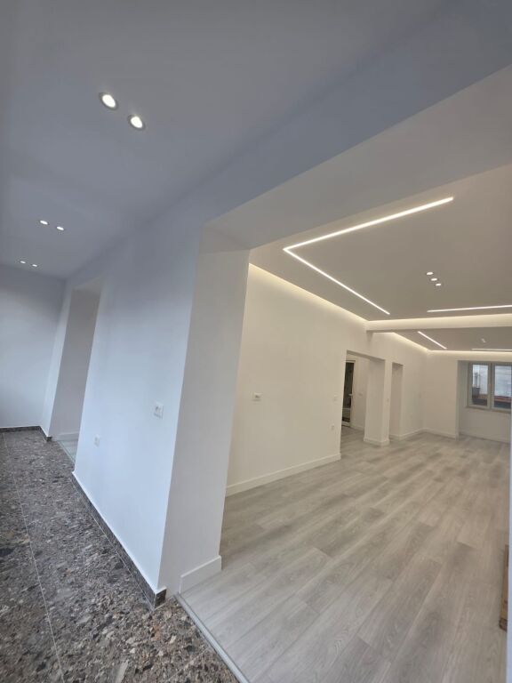 Premises for rent near the train station !