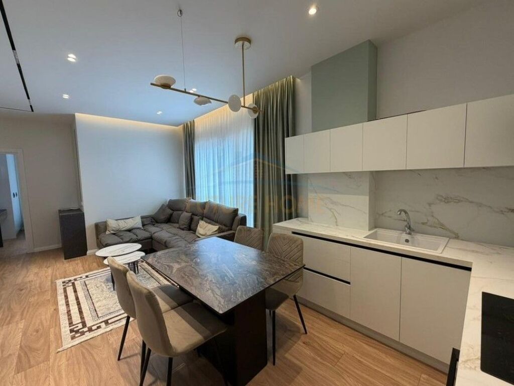 Affitto, Appartamento 2+1+Posto Auto, Via Barrikadave, Tirana.