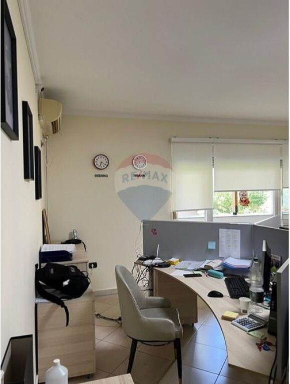 Zyrë - Për Qira - Blloku, Tiranë