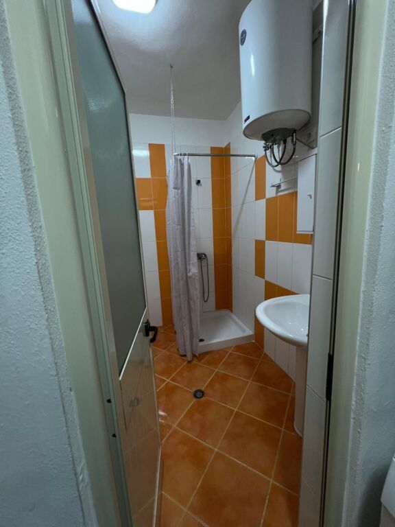 For rent 1+1 ASTIR 40,000 leke