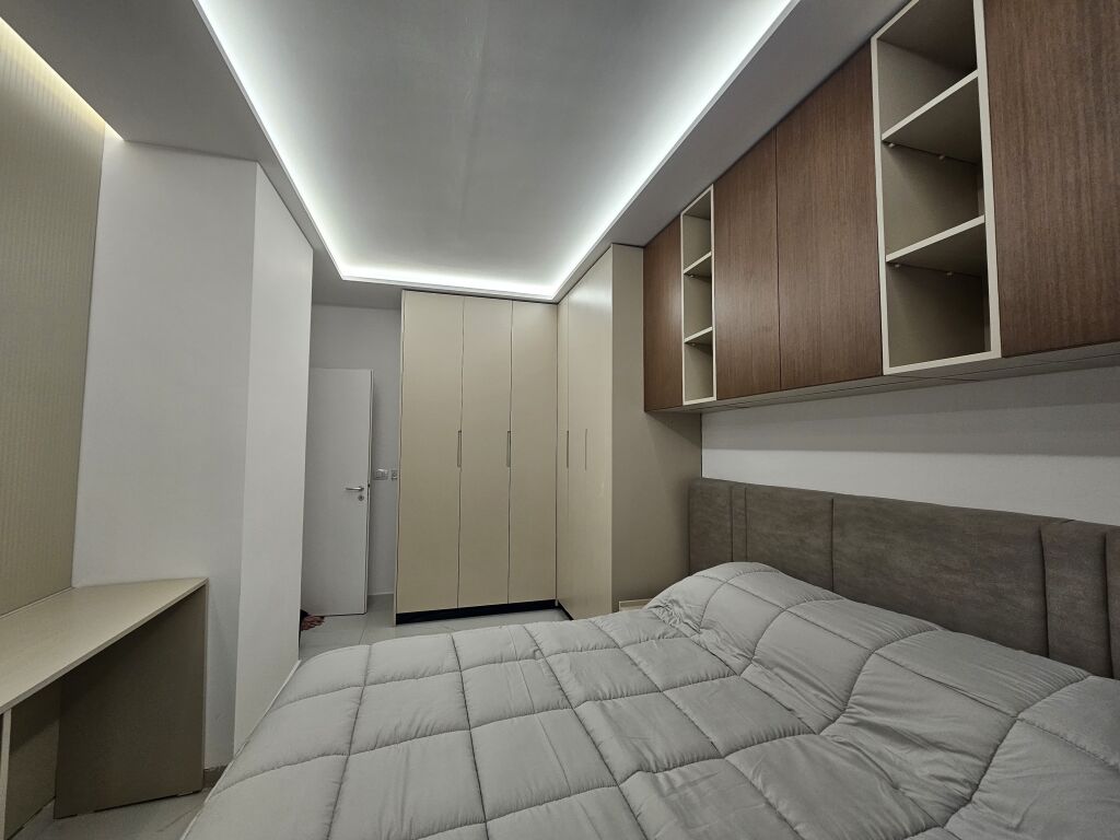 Jepet me qera apartament 2+1 + post parkimi Zogu i Zi