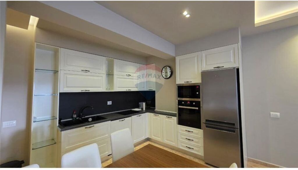 🌊 Apartament 2+1 me Qira në Lungomare, Vlorë – Pranë Hannover Bar 🏡