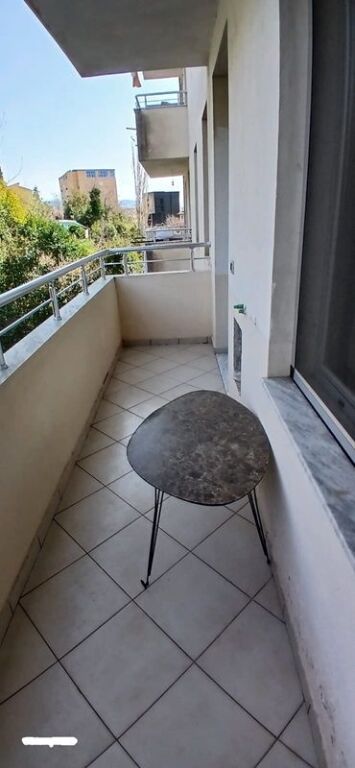Lezhë qendër shitet apartament 2+1