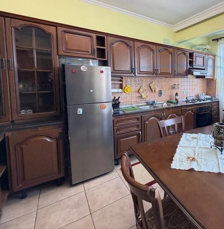 Shitet, Apartament 2+1, Pazari i Ri, Tiranë