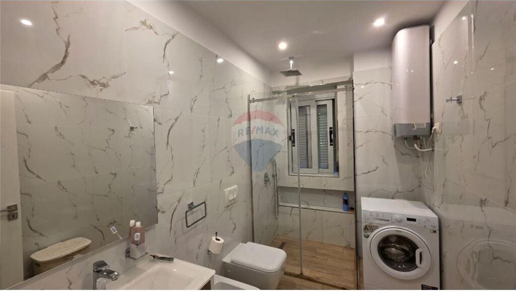 🌊 Apartament 2+1 me Qira në Lungomare, Vlorë – Pranë Hannover Bar 🏡