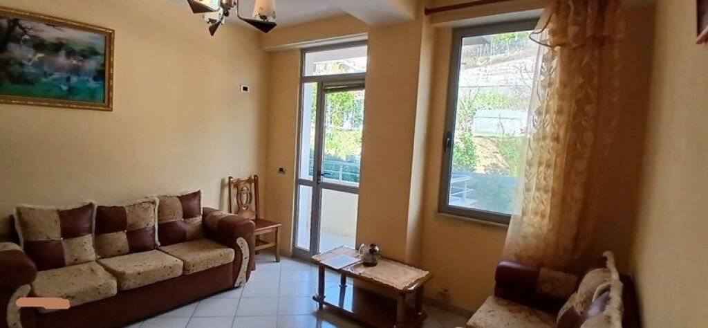 Lezhë qendër shitet apartament 2+1