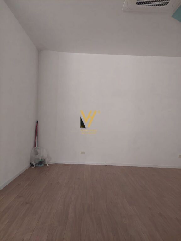 OFFICE 32 M2 FOR RENT AT MINE PEZA 100,000 LEKE