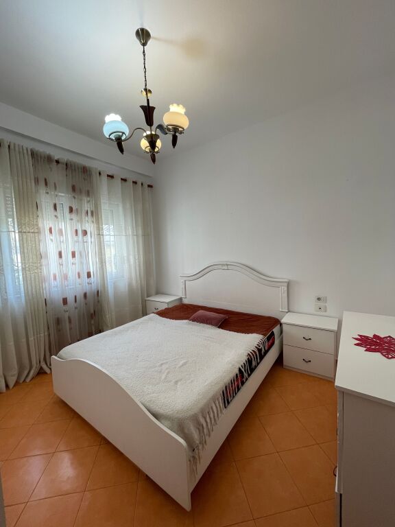 1+1 me qira te Rruga e Elbasanit