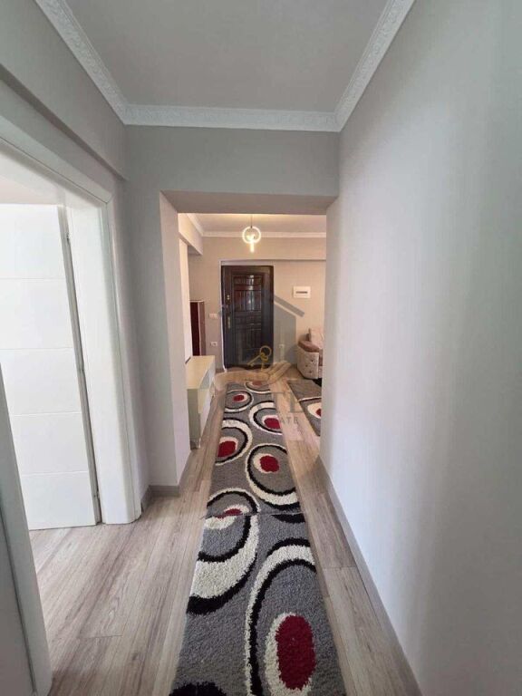 Jepet me qera, Apartament 1+1 pranë Shkollës Eftali Koçi