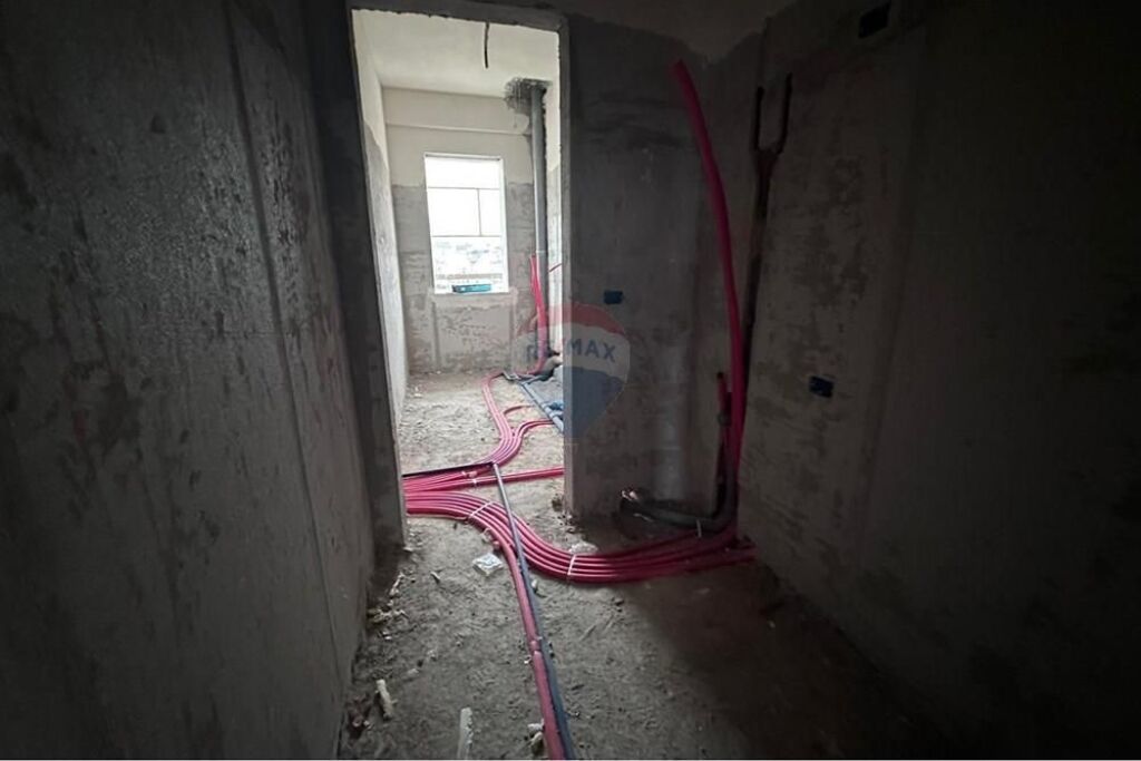 Shitet Apartament 3+1+2 në Paskuqan!