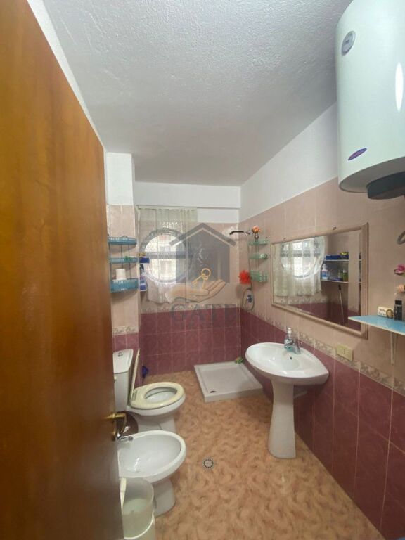 Jepet me qira apartament 1+1+verand
