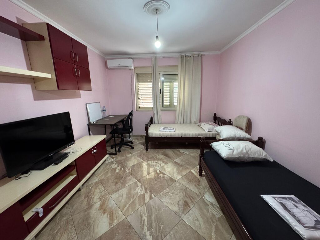 Shitet Apartament 2+1 Ne Qender te Durrsit