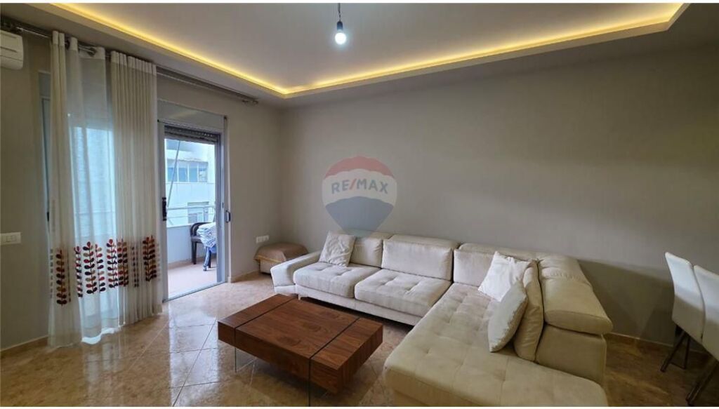 🌊 Apartament 2+1 me Qira në Lungomare, Vlorë – Pranë Hannover Bar 🏡