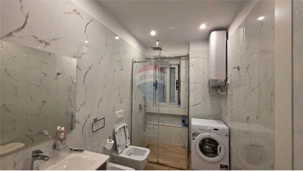 🌊 Apartament 2+1 me Qira në Lungomare, Vlorë – Pranë Hannover Bar 🏡