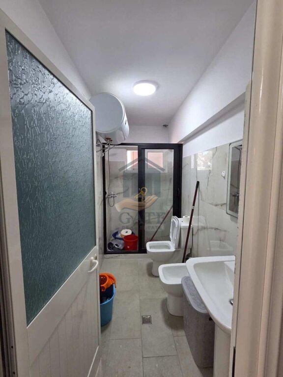 Jepet me qera, Apartament 1+1 pranë Shkollës Eftali Koçi