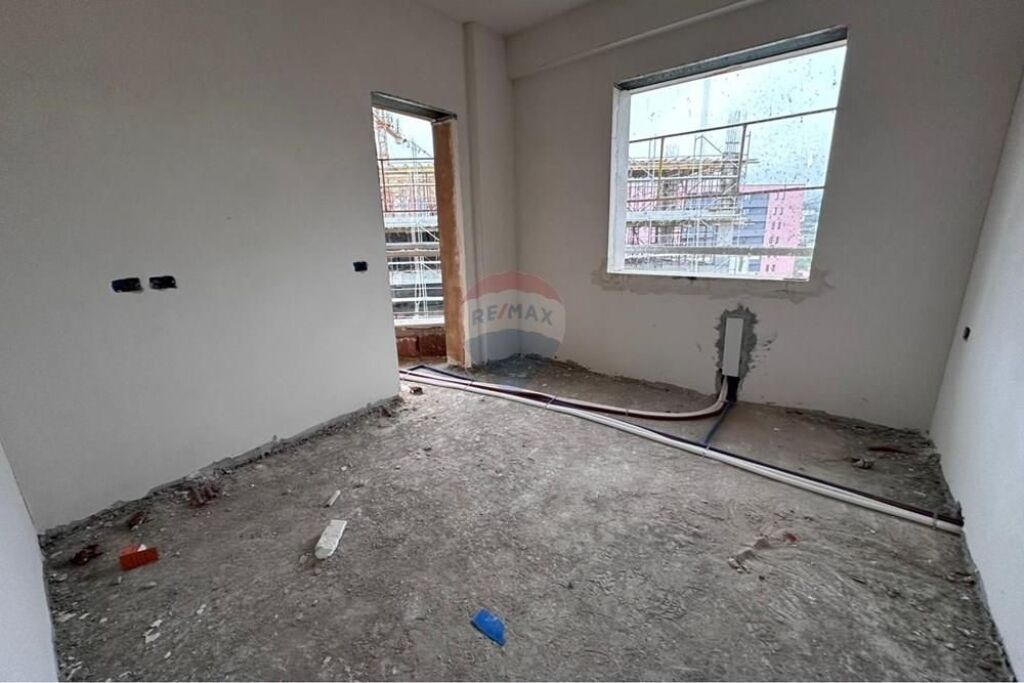 Shitet Apartament 3+1+2 në Paskuqan!