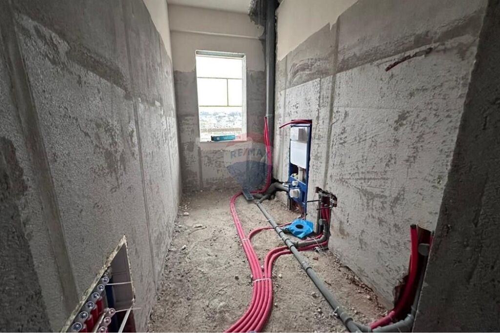 Shitet Apartament 3+1+2 në Paskuqan!