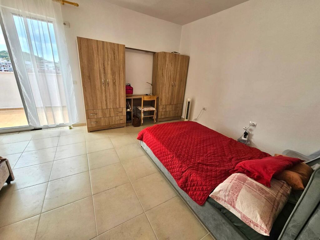 🏡 Affittasi: Ampio Appartamento 2+1 con Grande Veranda
