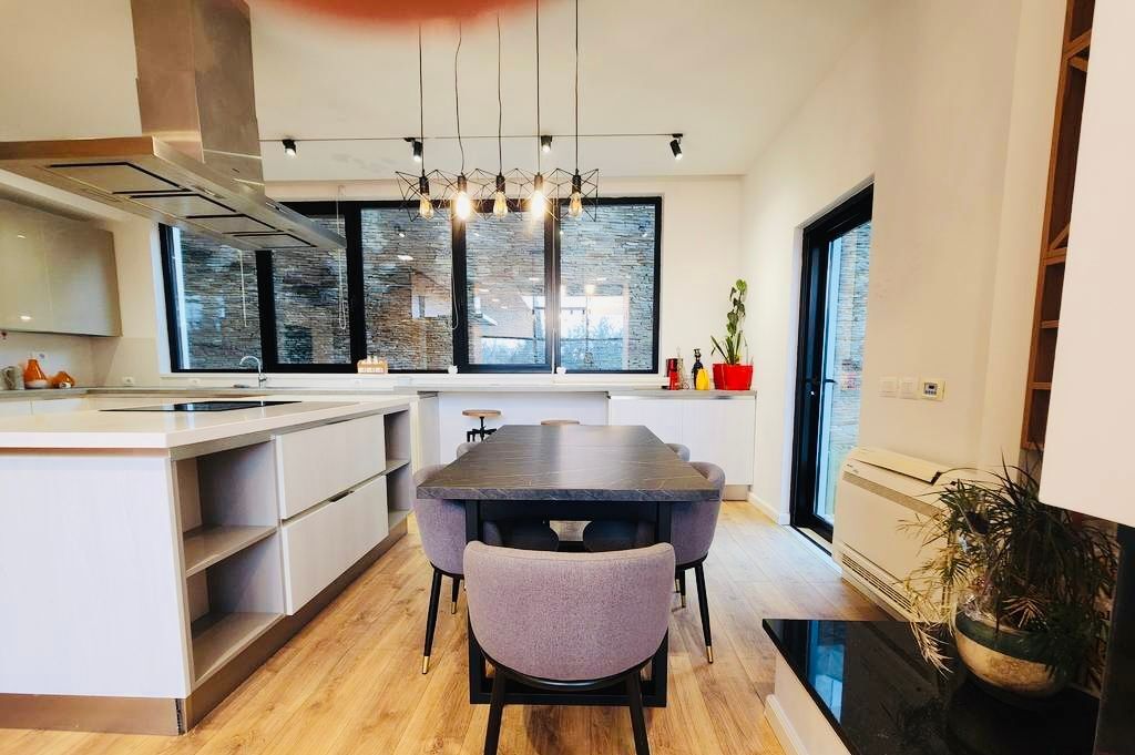 VILLA CON PISCINA IN AFFITTO A TEG!!!