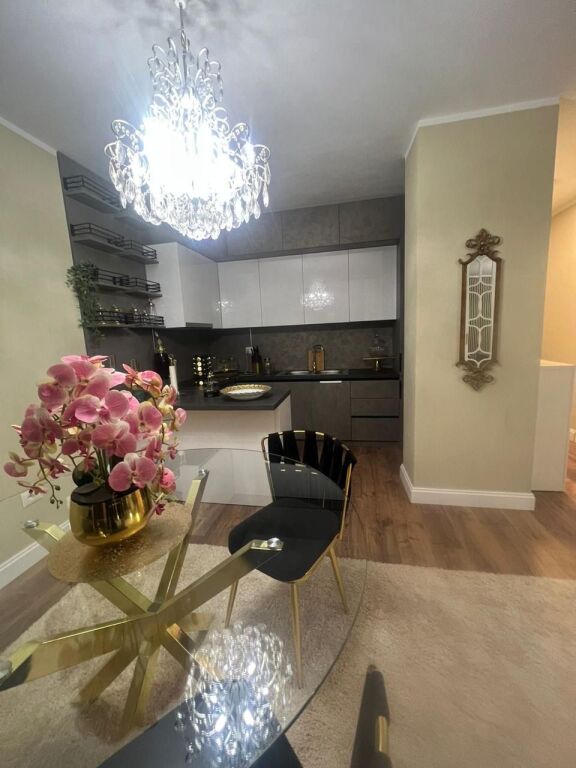 Apartament 2+1 per shitje tek Rruga e Barrikadave!