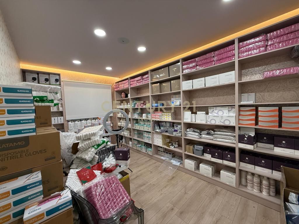 JEPET ME QIRA, AMBIENT KOMERCIAL BUZE RRUGE IRFAN TOMINI