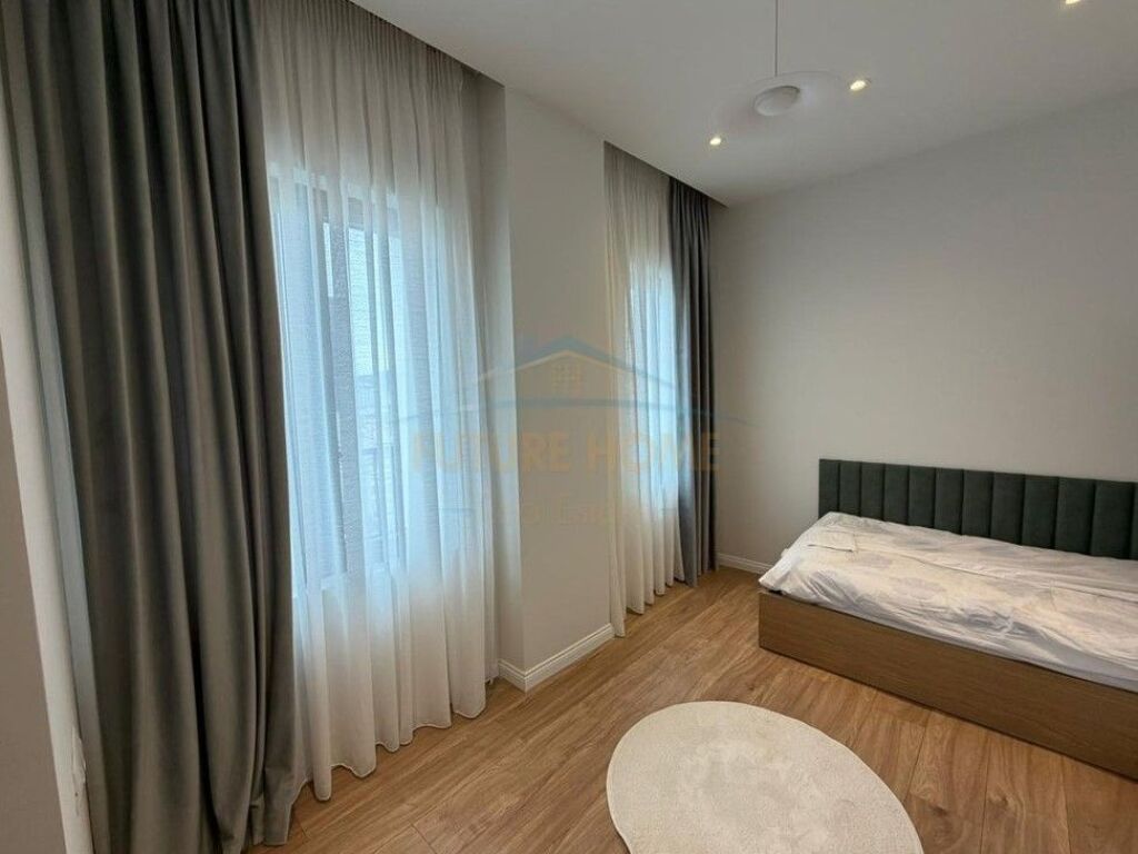 Affitto, Appartamento 2+1+Posto Auto, Via Barrikadave, Tirana.