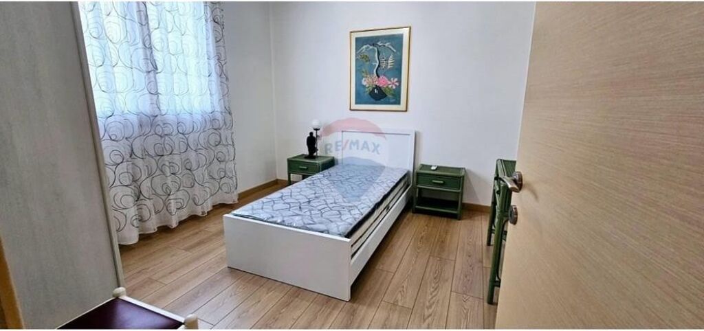 Dupleks me qira në Rruga Ali Demi