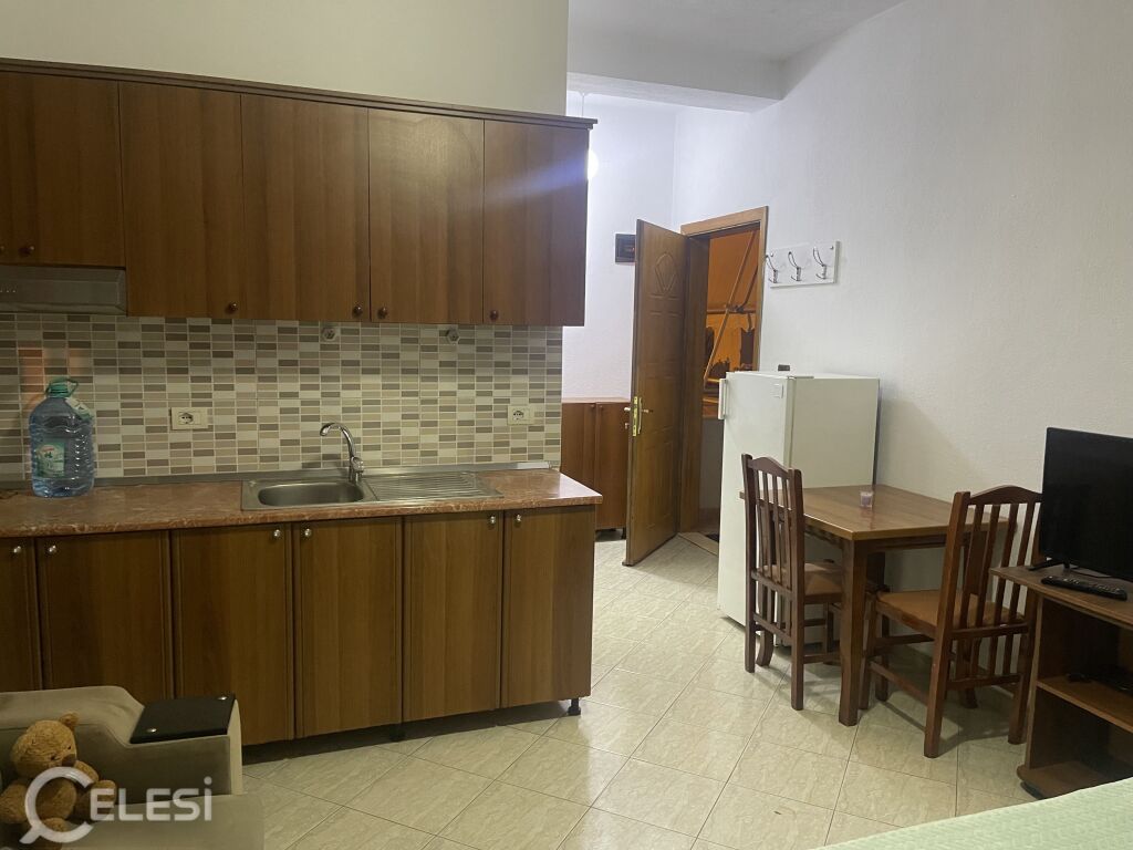 Garsoniere me qera prane amerikan 2 ne Allias (25.000 Leke)