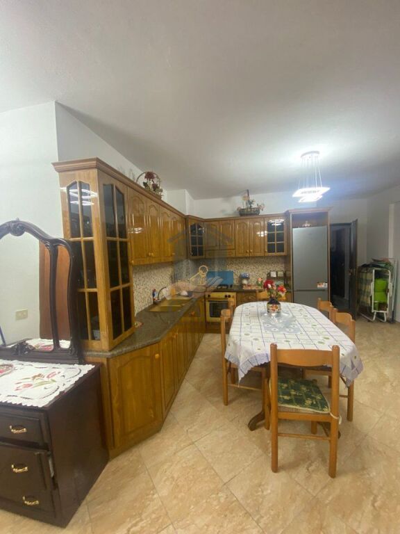 Jepet me qira apartament 1+1+verand
