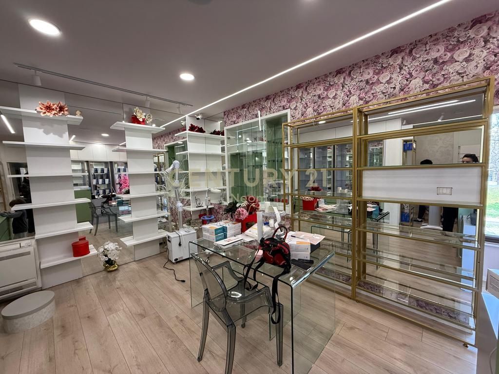 JEPET ME QIRA, AMBIENT KOMERCIAL BUZE RRUGE IRFAN TOMINI