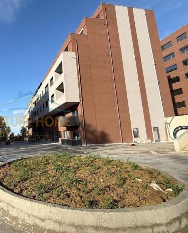 Shitet, Apartament 1+1 Rruga e Elbasanit, Tiranë.