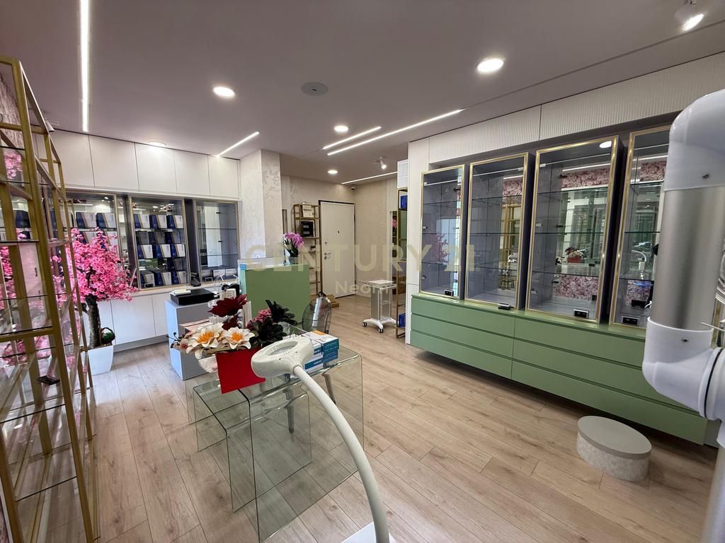 JEPET ME QIRA, AMBIENT KOMERCIAL BUZE RRUGE IRFAN TOMINI