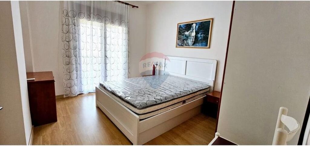 Dupleks me qira në Rruga Ali Demi