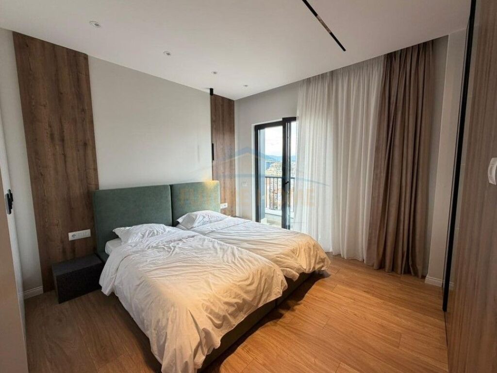 Affitto, Appartamento 2+1+Posto Auto, Via Barrikadave, Tirana.