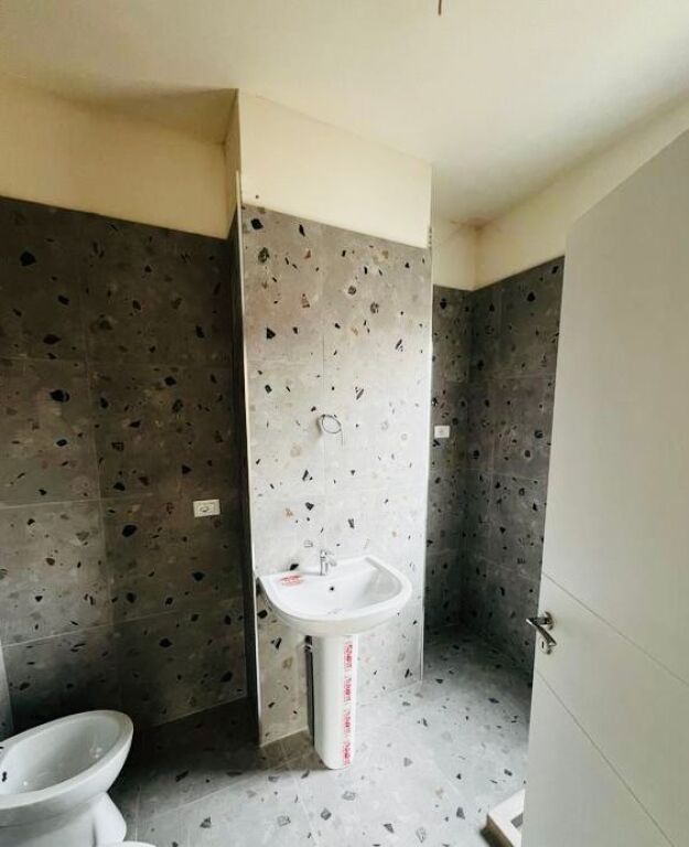 APARTAMENT 2+1 PER SHITJE / 5 MAJ