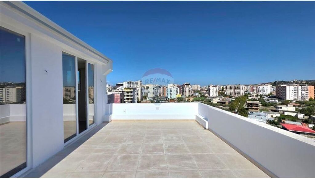 🏡 Penthouse / Papafingo për Shitje – Lungomare, Vlorë