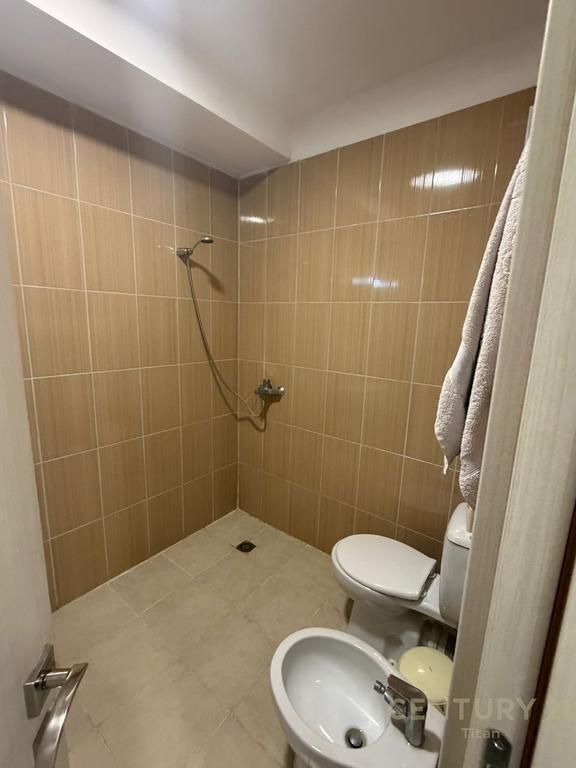 Apartament 2+1 për shitje në zonën e 5 Maji.