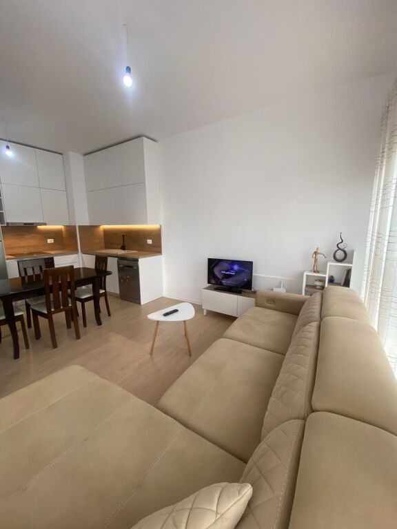 In affitto 2+1+🅿️Posto auto Complesso Mangalem/Ali Dem 🏷️55.000 Leke