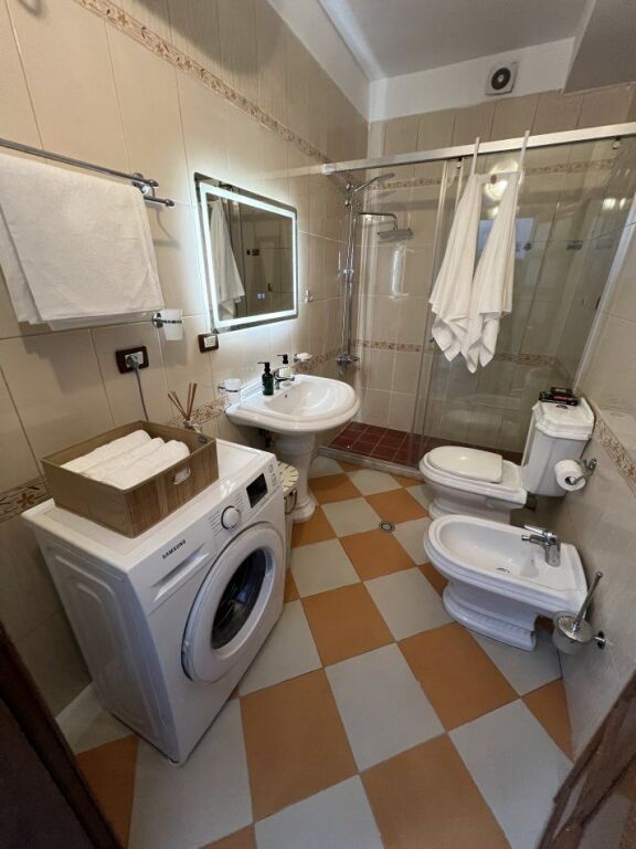 Apartament 2+1 rruga e Kosovarve( Liqeni)