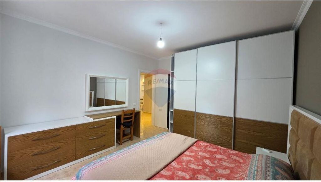 🌊 Apartament 2+1 me Qira në Lungomare, Vlorë – Pranë Hannover Bar 🏡