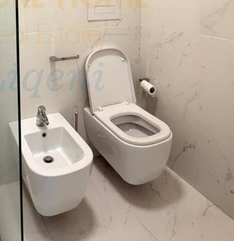Shitet, Apartament 2+1, Pazari i Ri, Tiranë