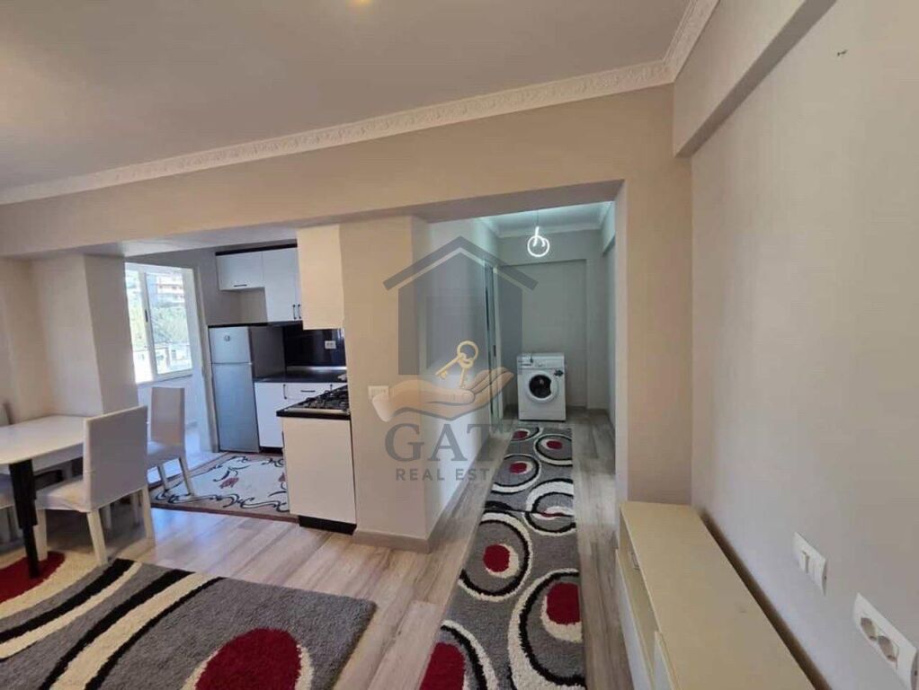 Jepet me qera, Apartament 1+1 pranë Shkollës Eftali Koçi