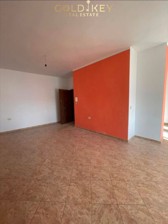 🏠 Shitet Apartament 2+1 (mundesi konvertimi ne 2 apartamenti 1+1)
